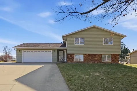 332 Fleur Drive New Hampton IA 50659