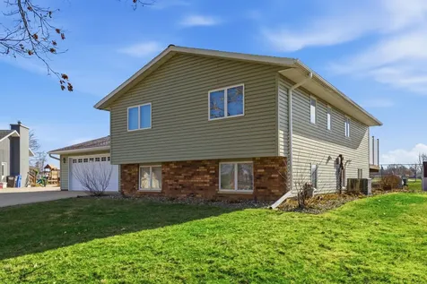 332 Fleur Drive New Hampton IA 50659