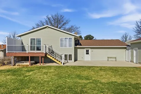 332 Fleur Drive New Hampton IA 50659