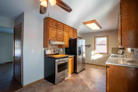 825 Belle Street Waterloo IA 50702