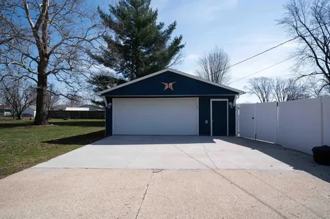 825 Belle Street Waterloo IA 50702