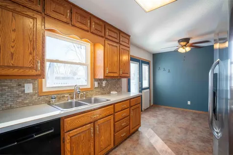 825 Belle Street Waterloo IA 50702