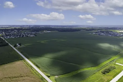 8.98 Acres M/l N Center Point Road Robins IA 52328