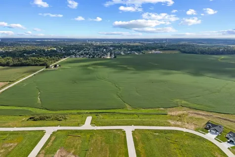 39.69 Acres M/l Center Point Road Robins IA 52328