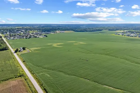 39.69 Acres M/l Center Point Road Robins IA 52328