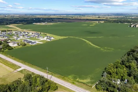 26.35 Acres M/l Quass Road Robins IA 52328
