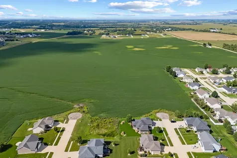 70.78 Acres M/l Quass Road Robins IA 52328