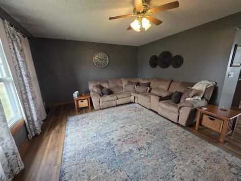 1926 Honey Creek Road Manchester IA 52057