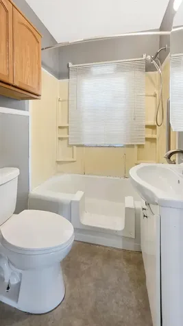 129 Acadia Street Waterloo IA 50702