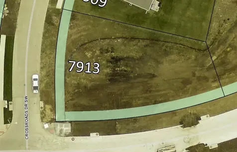 7913 SW Crossroads Drive Cedar Rapids IA 52404