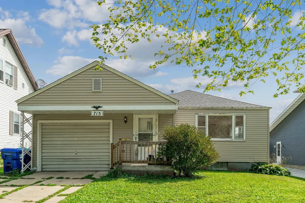 715 NE 1st Avenue Oelwein IA 50662