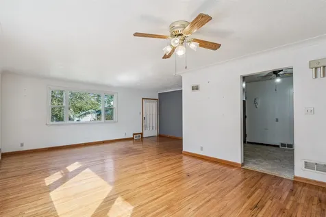 715 NE 1st Avenue Oelwein IA 50662
