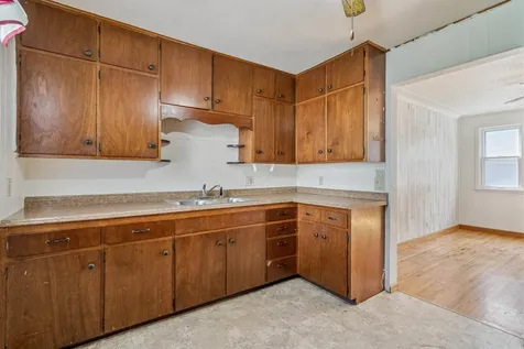 715 NE 1st Avenue Oelwein IA 50662