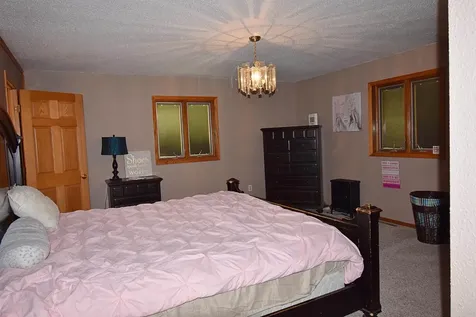 806 9th Ave. S.w Independence IA 50644