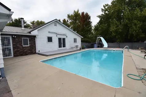 806 9th Ave. S.w Independence IA 50644