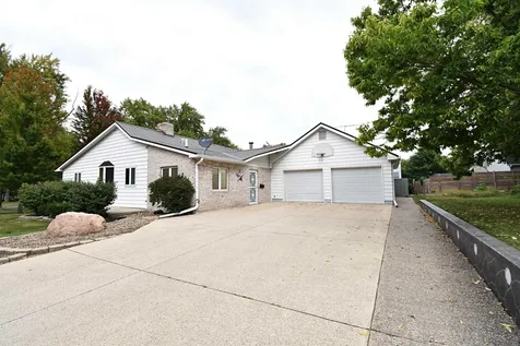 806 9th Ave. S.w Independence IA 50644
