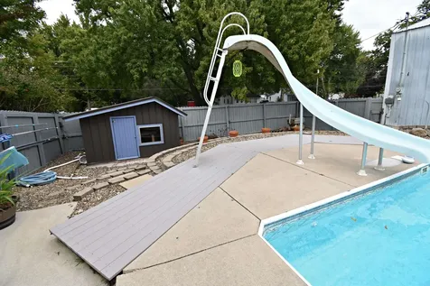806 9th Ave. S.w Independence IA 50644