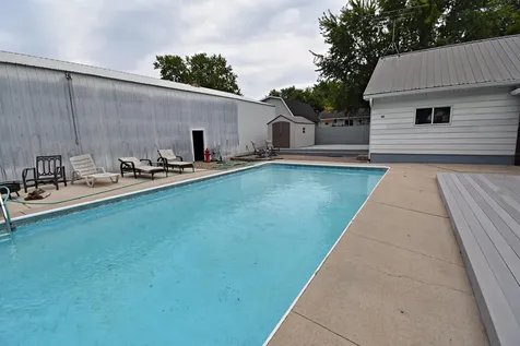 806 9th Ave. S.w Independence IA 50644