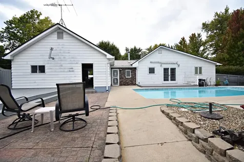 806 9th Ave. S.w Independence IA 50644