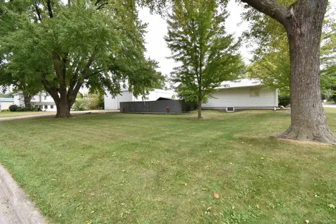 806 9th Ave. S.w Independence IA 50644