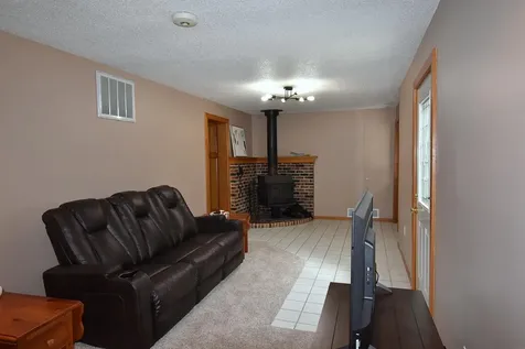 806 9th Ave. S.w Independence IA 50644