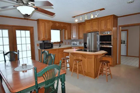 806 9th Ave. S.w Independence IA 50644