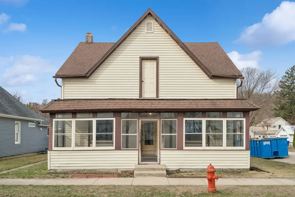 332 N 1st Street Guttenberg IA 52052