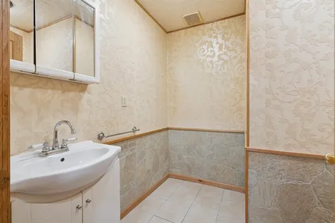 332 N 1st Street Guttenberg IA 52052