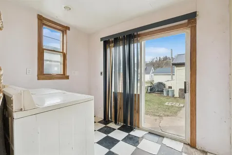 332 N 1st Street Guttenberg IA 52052