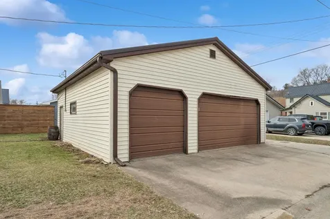 332 N 1st Street Guttenberg IA 52052