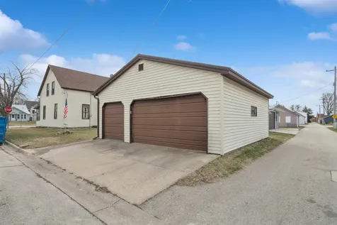 332 N 1st Street Guttenberg IA 52052