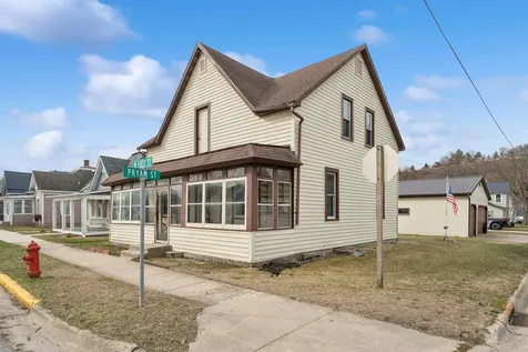 332 N 1st Street Guttenberg IA 52052