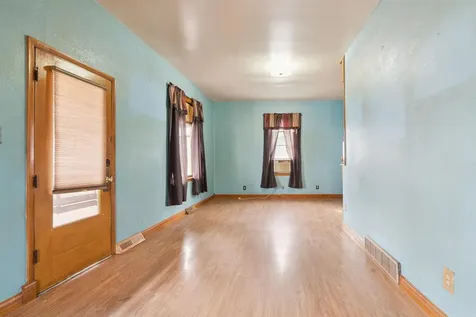 332 N 1st Street Guttenberg IA 52052