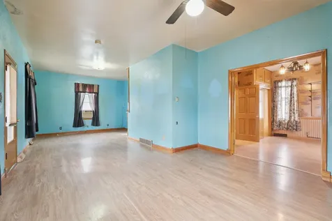 332 N 1st Street Guttenberg IA 52052