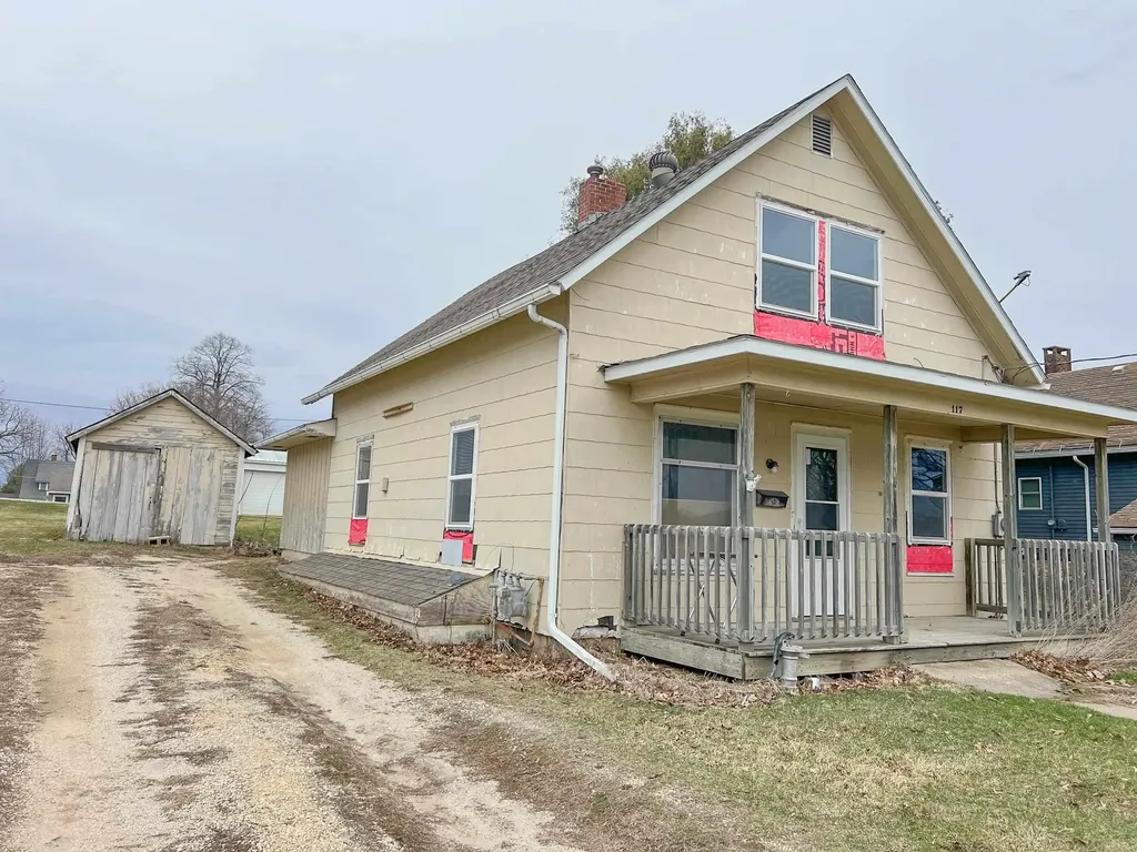 117 Cedar Street West Union IA 52175