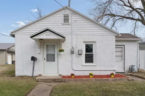 915 Evergreen Avenue Waterloo IA 50701
