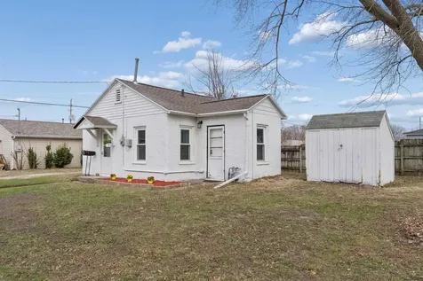 915 Evergreen Avenue Waterloo IA 50701