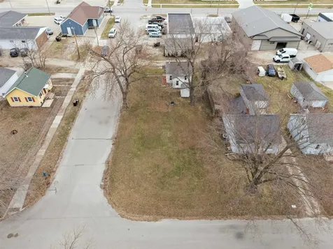 915 Evergreen Avenue Waterloo IA 50701