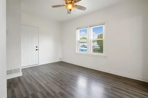 915 Evergreen Avenue Waterloo IA 50701
