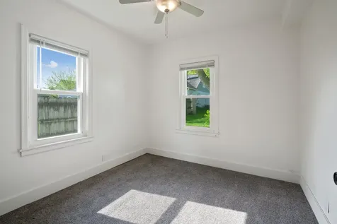 915 Evergreen Avenue Waterloo IA 50701