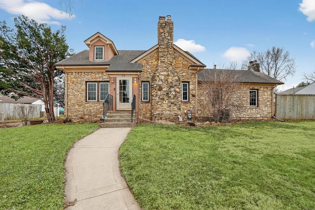 215 Arden Street Waterloo IA 50701