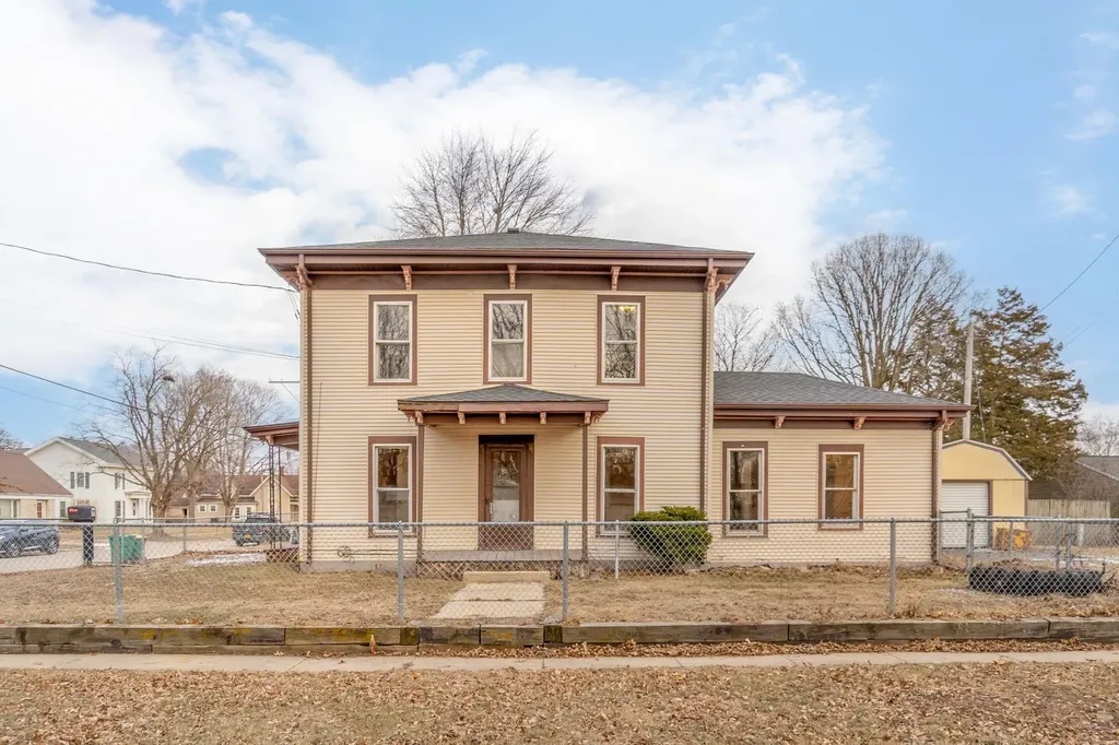 513 SW 4th Street Independence IA 50644