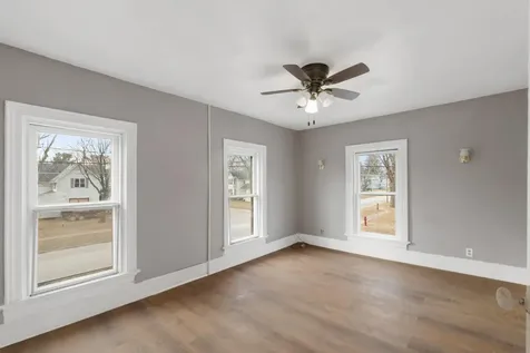 513 SW 4th Street Independence IA 50644