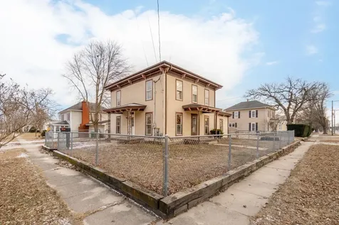 513 SW 4th Street Independence IA 50644