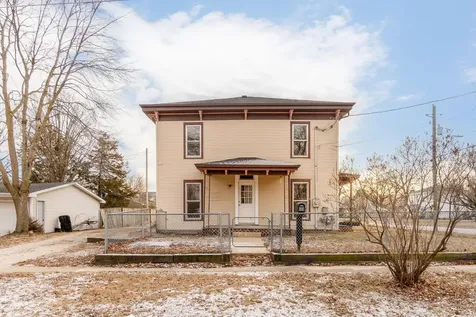 513 SW 4th Street Independence IA 50644