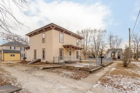 513 SW 4th Street Independence IA 50644
