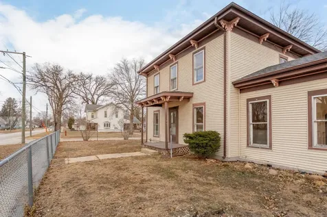 513 SW 4th Street Independence IA 50644