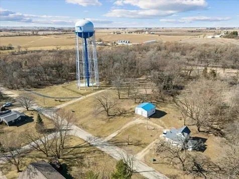 102 13th Avenue SW Oelwein IA 50662