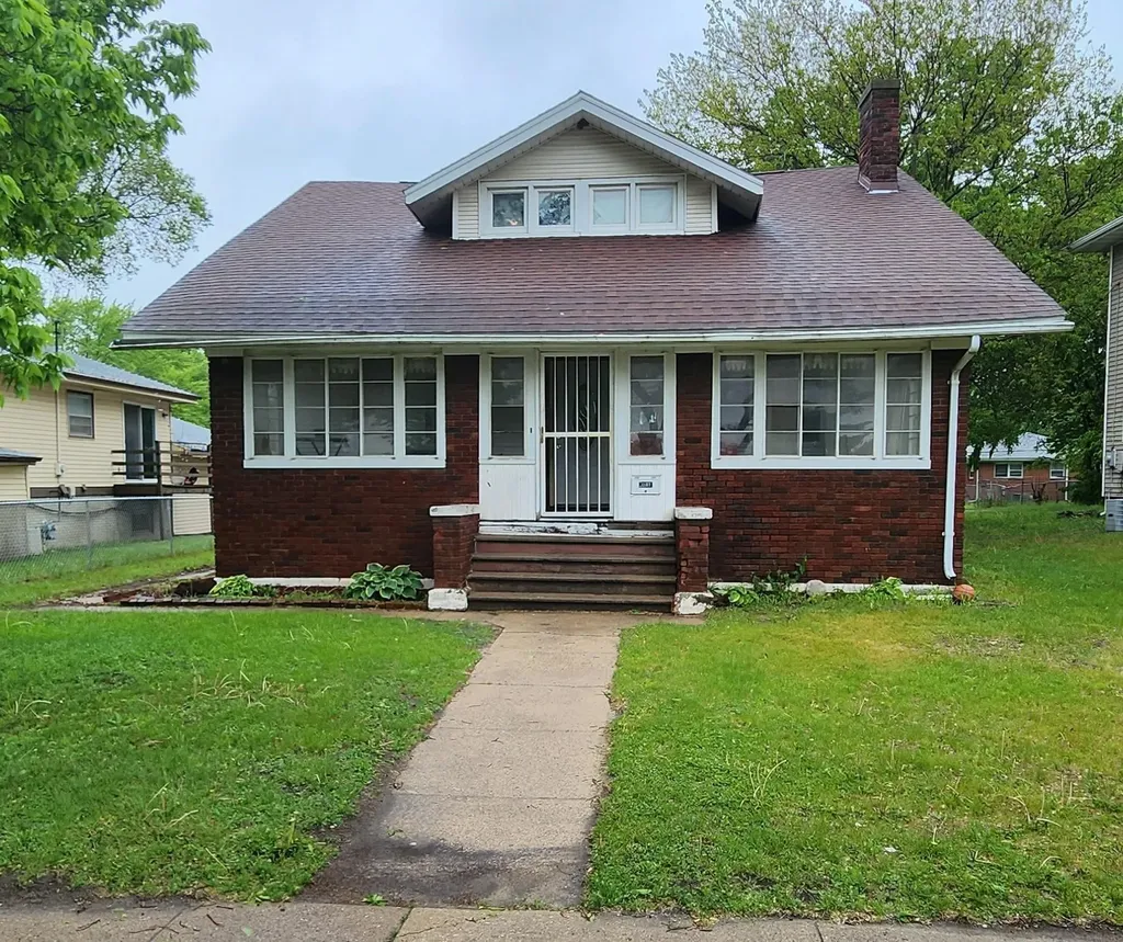 2207 E 4th Street Waterloo IA 50703
