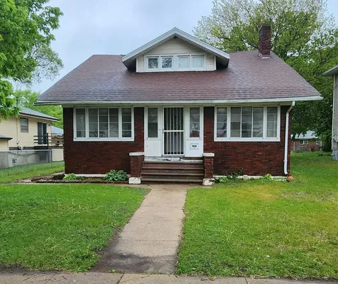 2207 E 4th Street Waterloo IA 50703